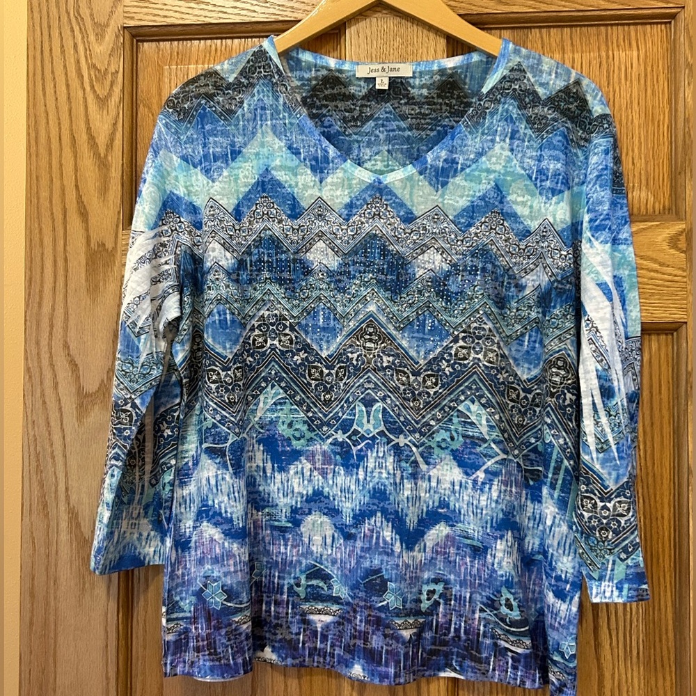 Jess & Jane Top - V- Neck - Blue Colors with Sequins- Size Large